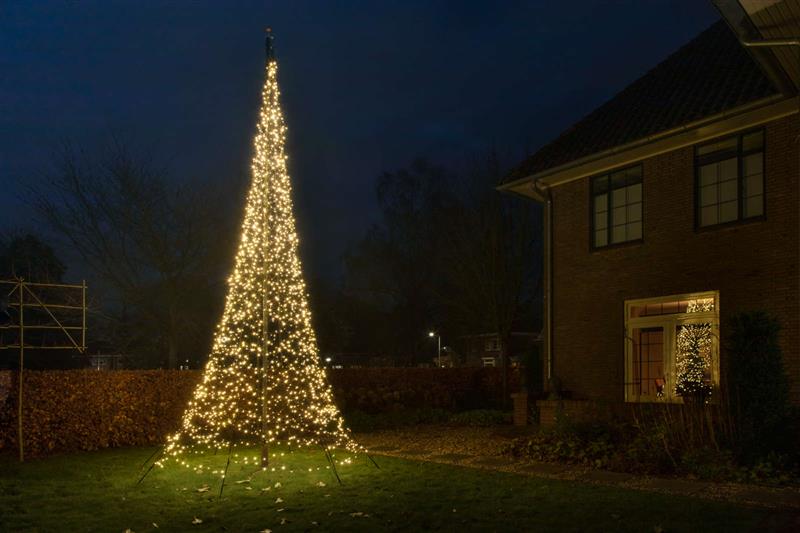 Vlaggenmast kerstverlichting als eyecatcher